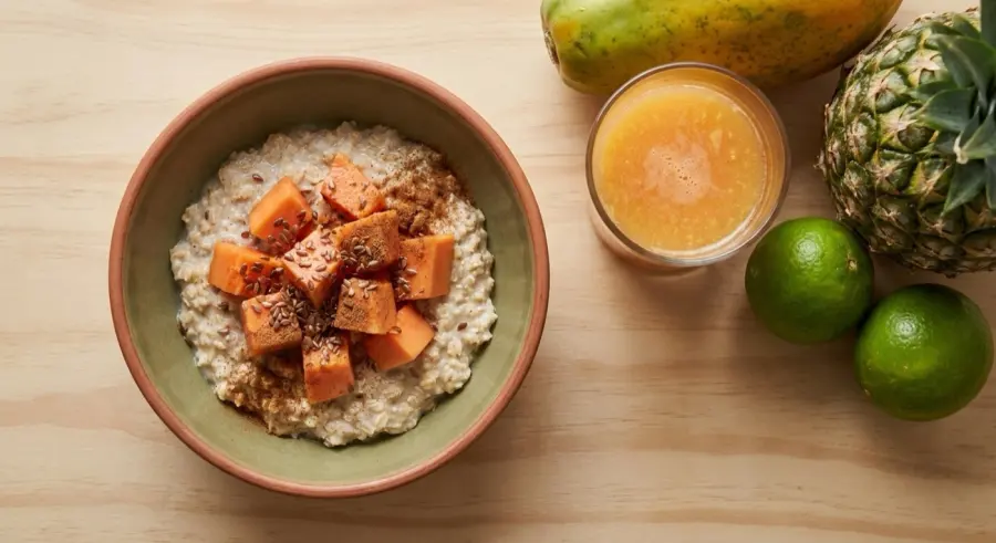 Mingau de aveia com mamão e o suco do fígado — cardápio detox da Semana 1